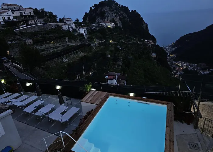 Admiring Amalfi